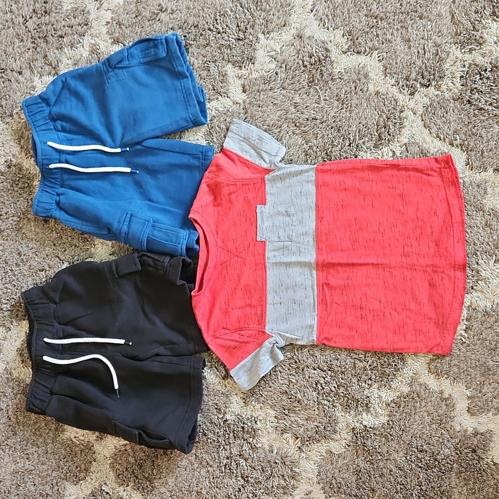 Boys Size XS (4/5) Shirt/Shorts Bundle